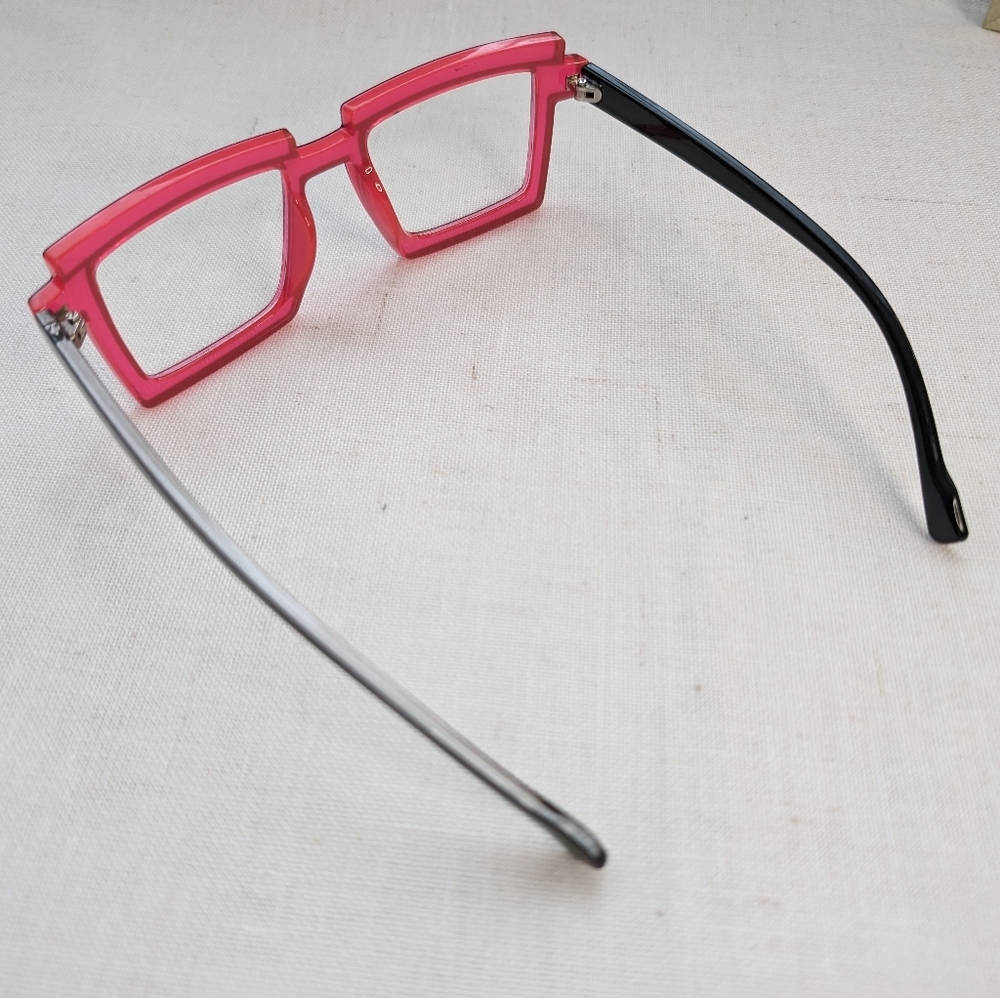 Pop Art Style Fashion Glasses - Picture 2 of 3